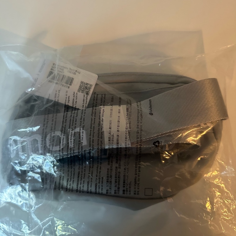 NWT!  Lululemon athletica Silver Belt Bag 1L - Picture 5 of 5
